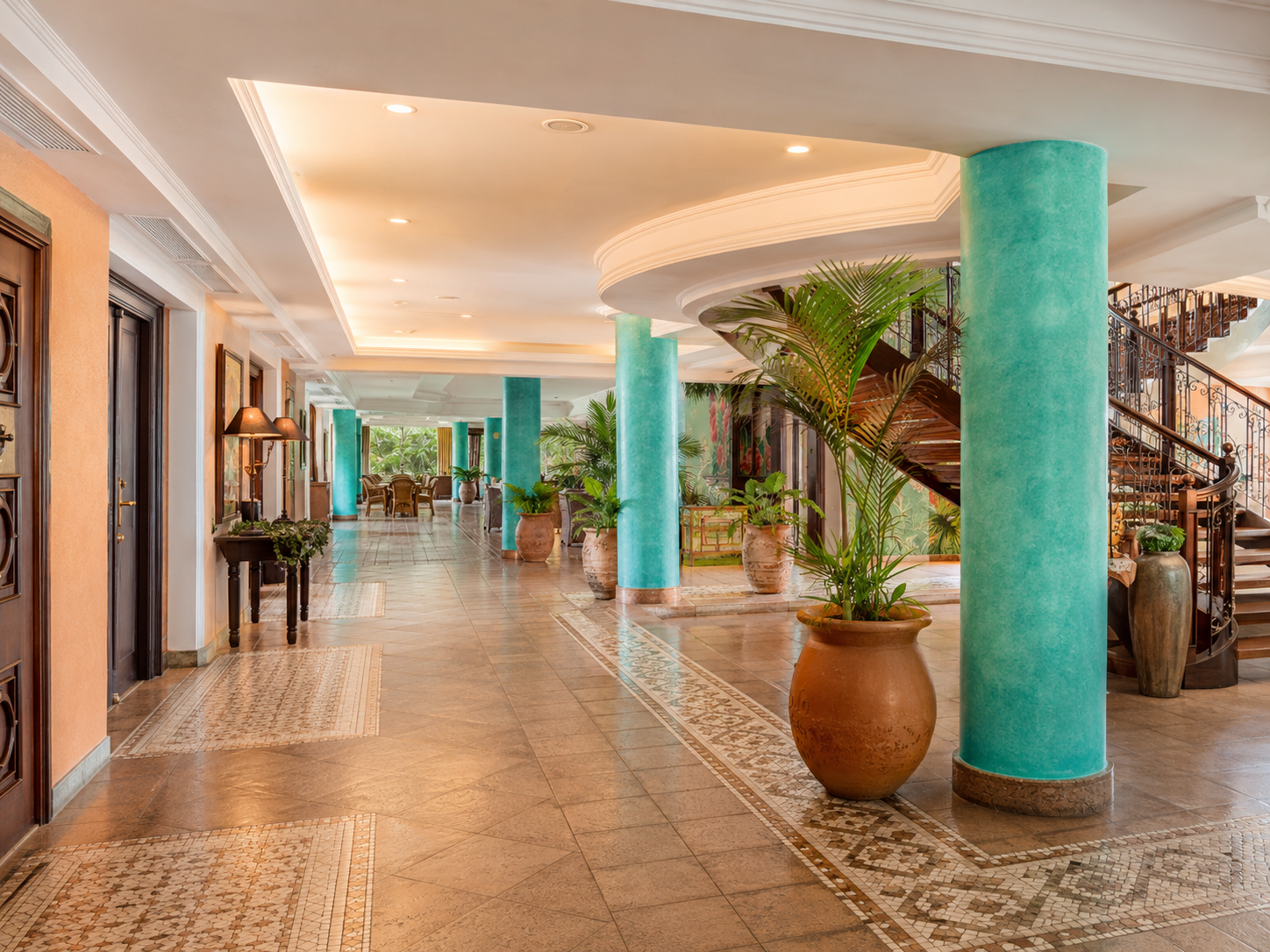 Área de descanso en lobby